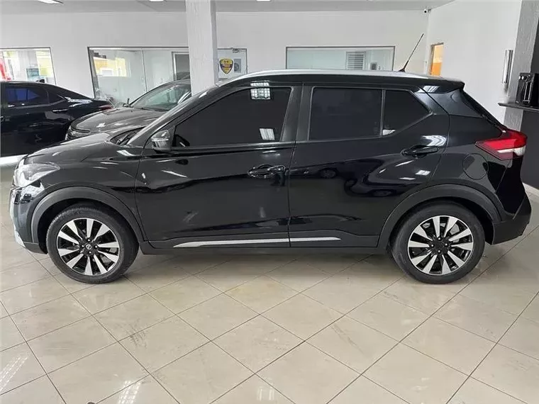 Nissan Kicks Preto 16