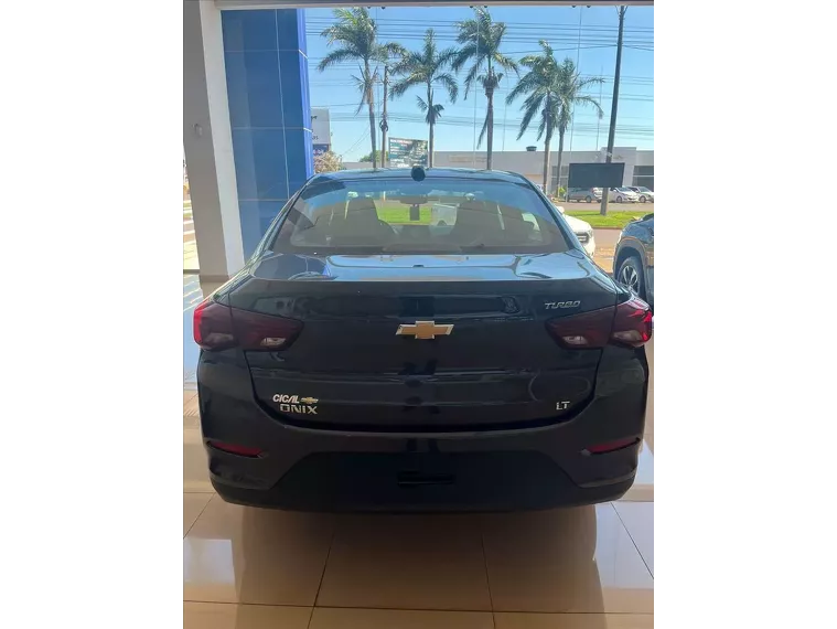 Chevrolet Onix Preto 5