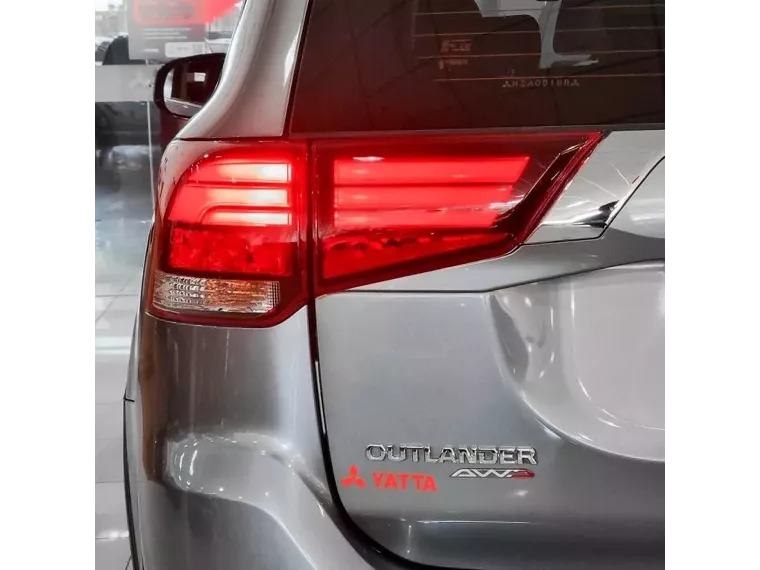 Mitsubishi Outlander Cinza 10