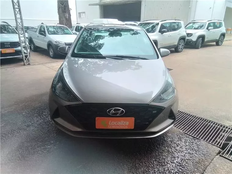 Hyundai HB20 Prata 4