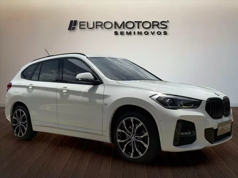 BMW X1 Branco 17