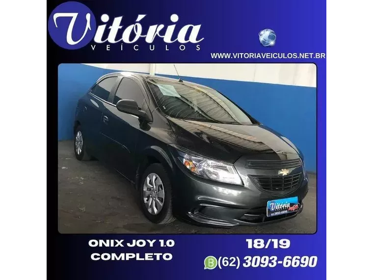 Chevrolet Onix Cinza 1