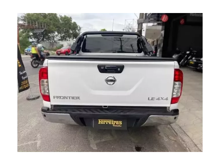 Nissan Frontier Branco 2