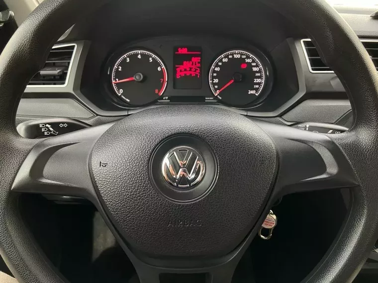 Volkswagen Voyage Prata 2