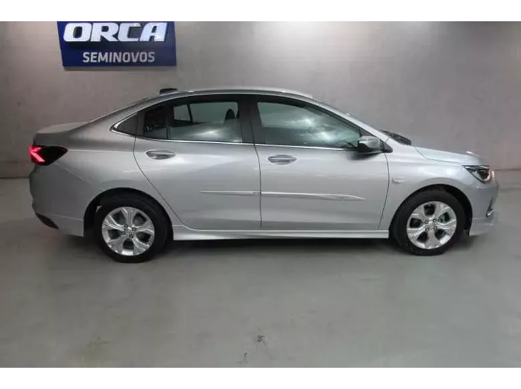 Chevrolet Onix Prata 8