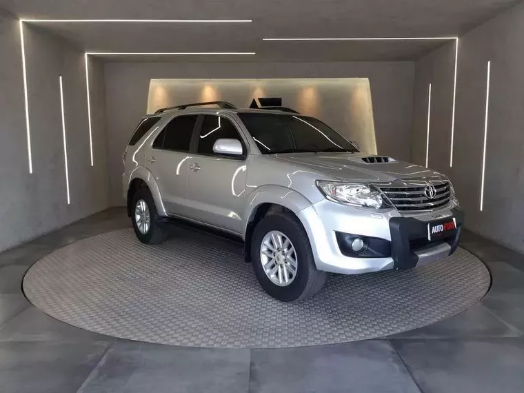 Toyota Hilux SW4 Prata 12