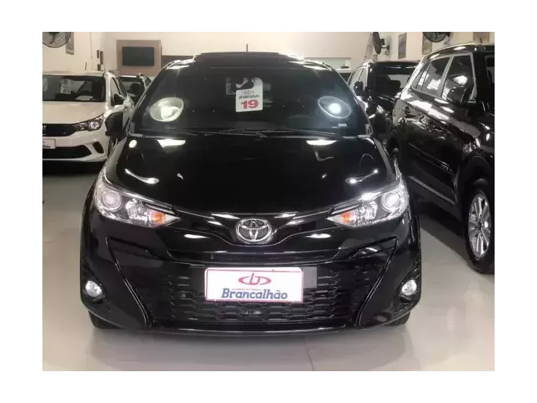 Toyota Yaris Preto 1