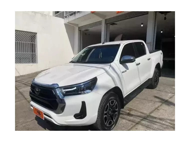 Toyota Hilux Branco 4