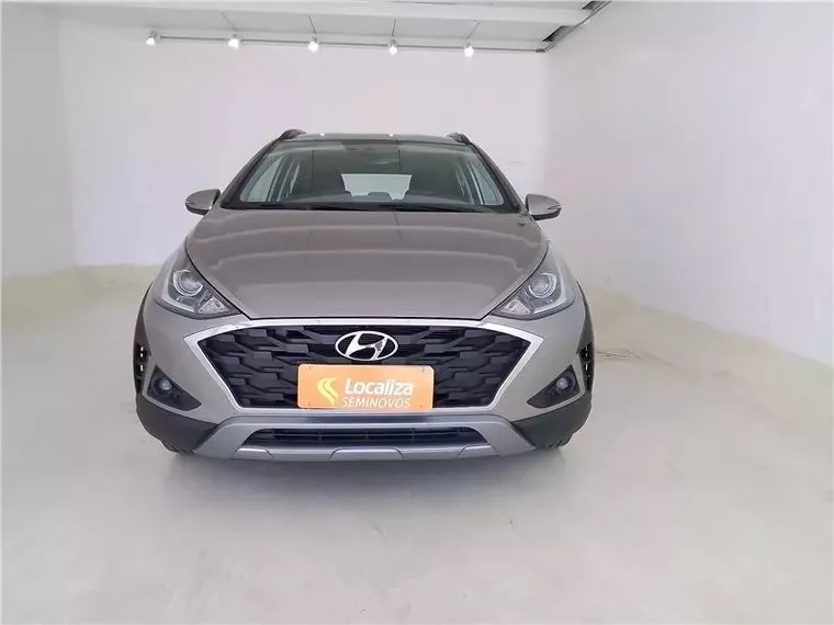 Hyundai HB20X Prata 13