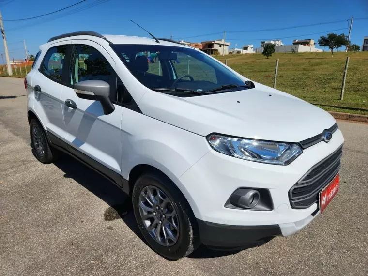 Ford Ecosport Branco 4