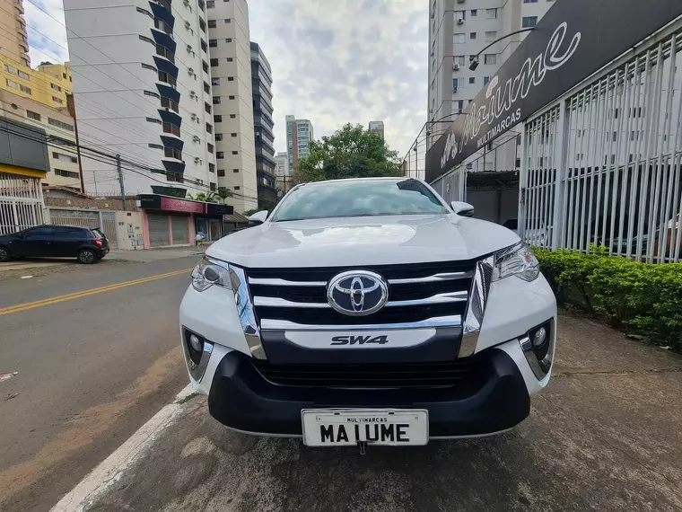 Toyota Hilux SW4 Branco 3