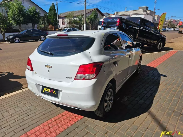 Chevrolet Onix Branco 6