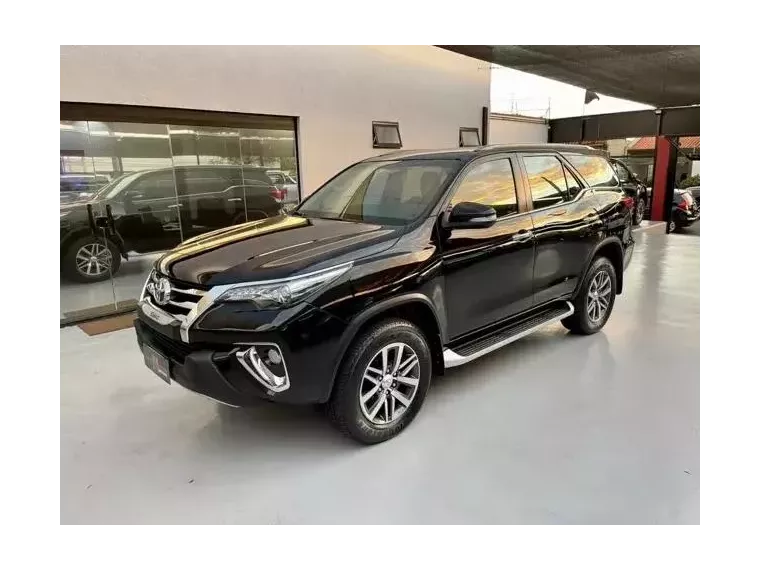 Toyota Hilux SW4 Preto 4