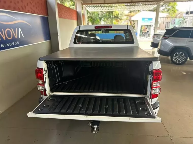 Chevrolet S10 Branco 17