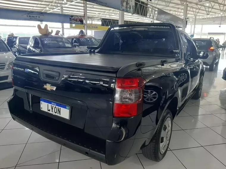 Chevrolet Montana Preto 5