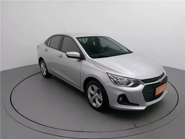 Chevrolet Onix Prata 13