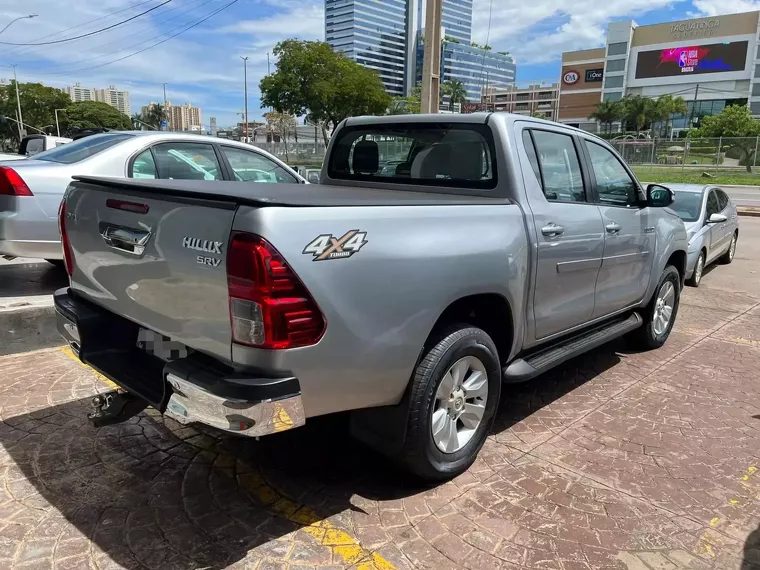 Toyota Hilux Prata 4