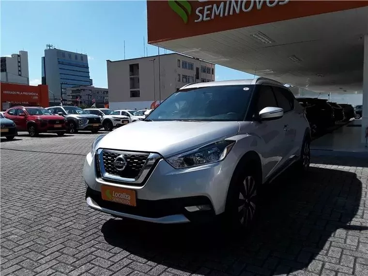 Nissan Kicks Prata 5