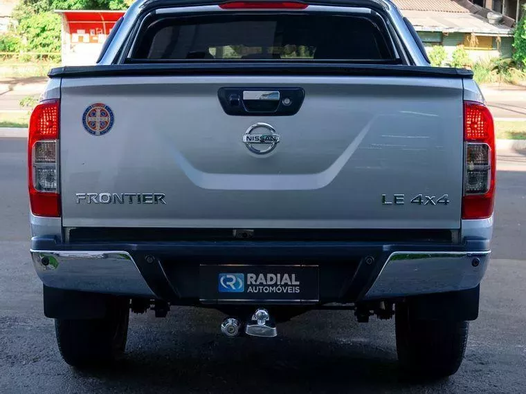 Nissan Frontier Prata 2