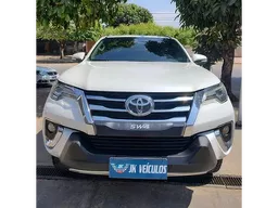 Hilux SW4