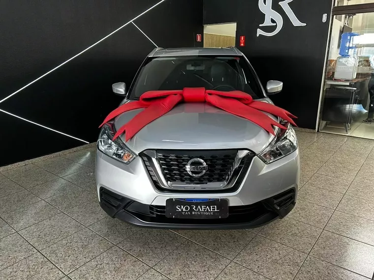 Nissan Kicks Prata 4