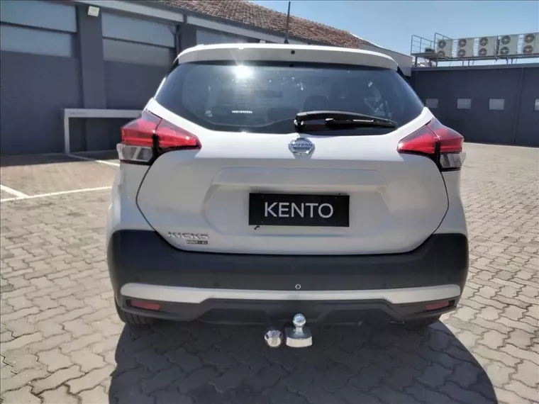 Nissan Kicks Branco 4