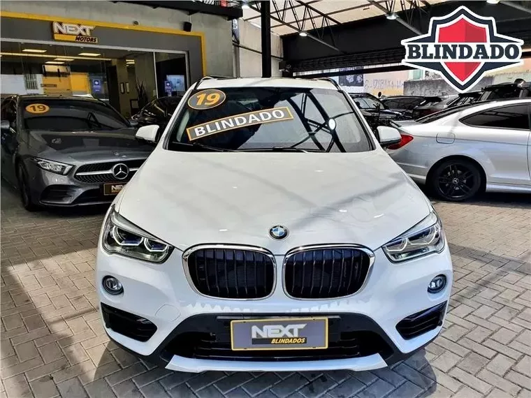 BMW X1 Branco 12