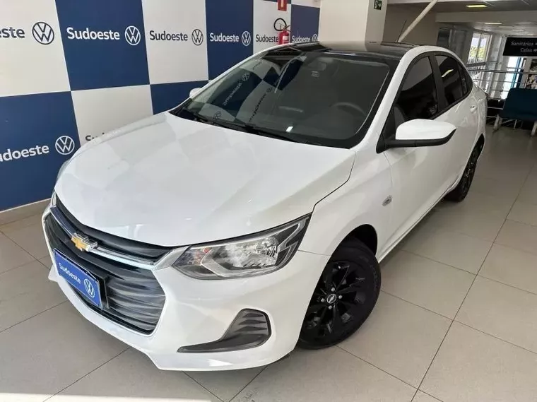 Chevrolet Onix Branco 1