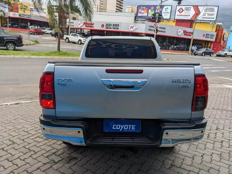 Toyota Hilux Prata 2