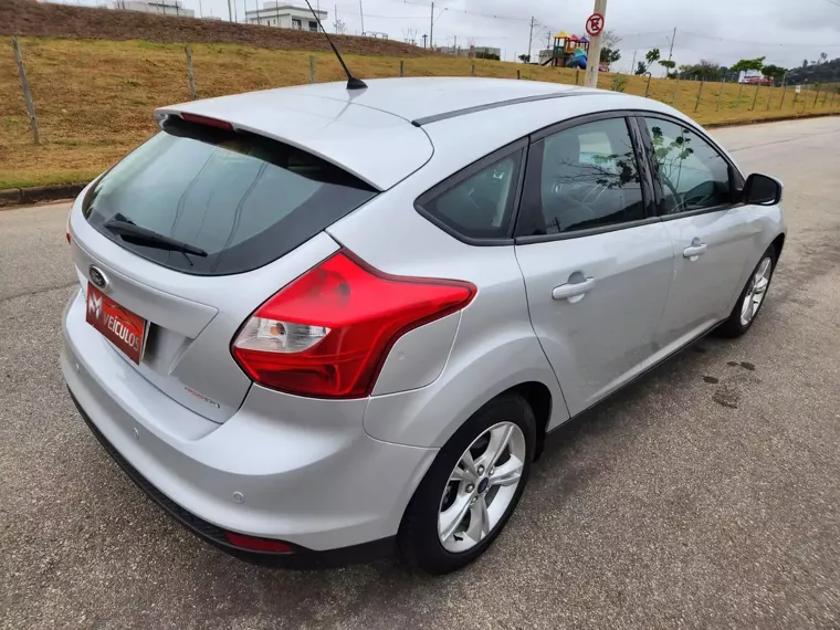 Ford Focus Prata 12