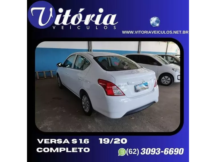 Nissan Versa Branco 2