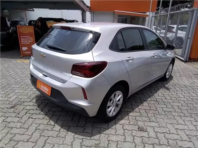 Chevrolet Onix Prata 7