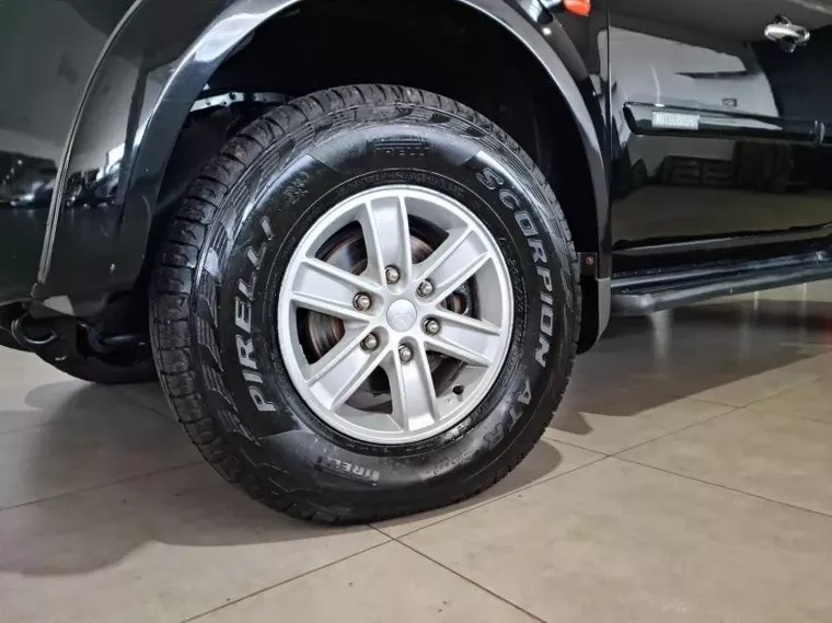 Mitsubishi L200 Triton Preto 8