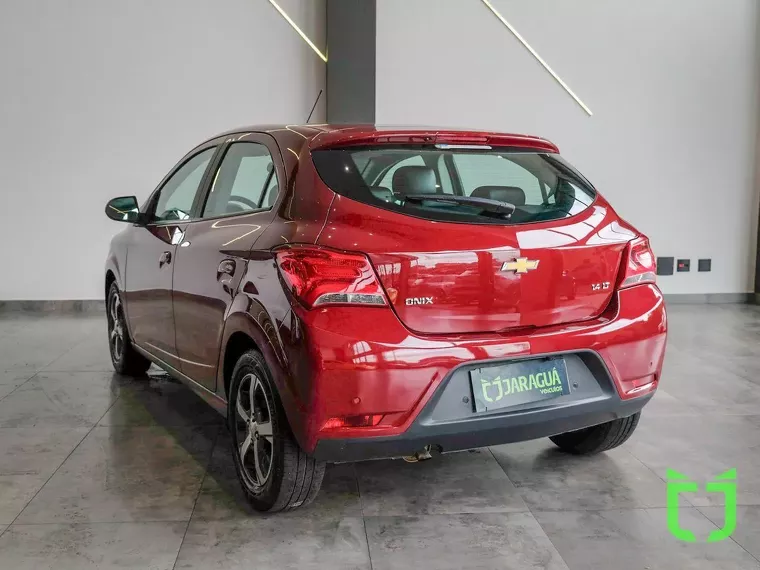 Chevrolet Onix Vinho 5