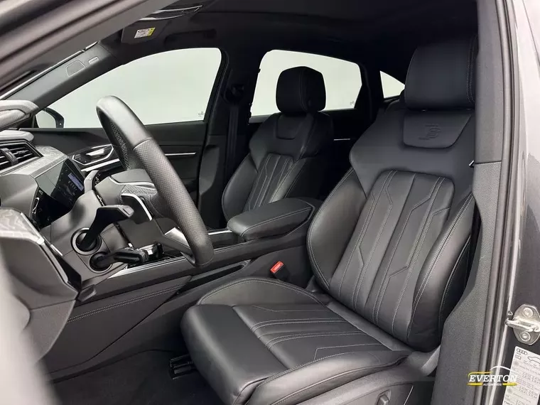 Audi E-tron Cinza 12