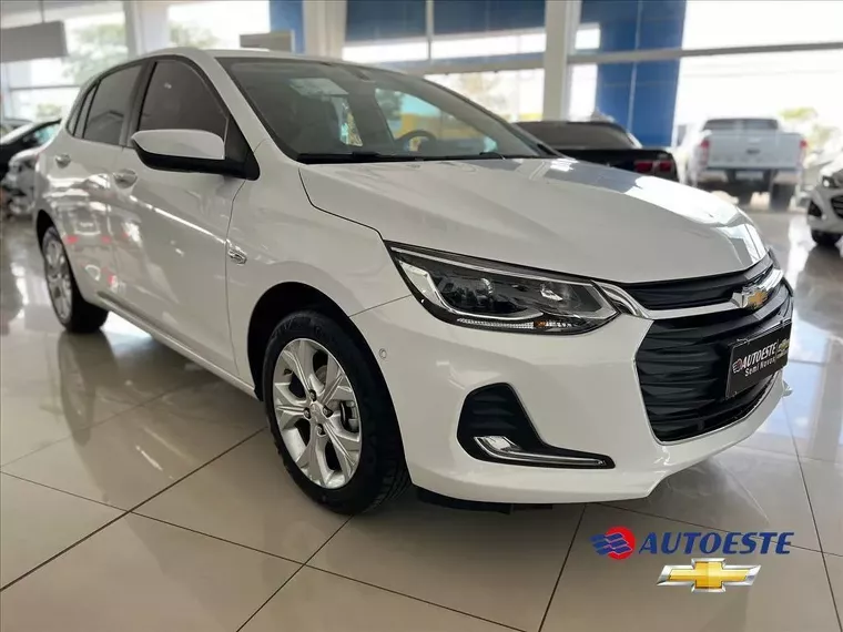 Chevrolet Onix Branco 5