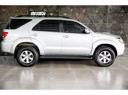 Toyota Hilux SW4