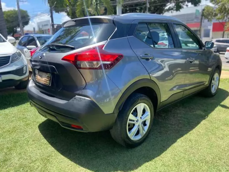 Nissan Kicks Cinza 9