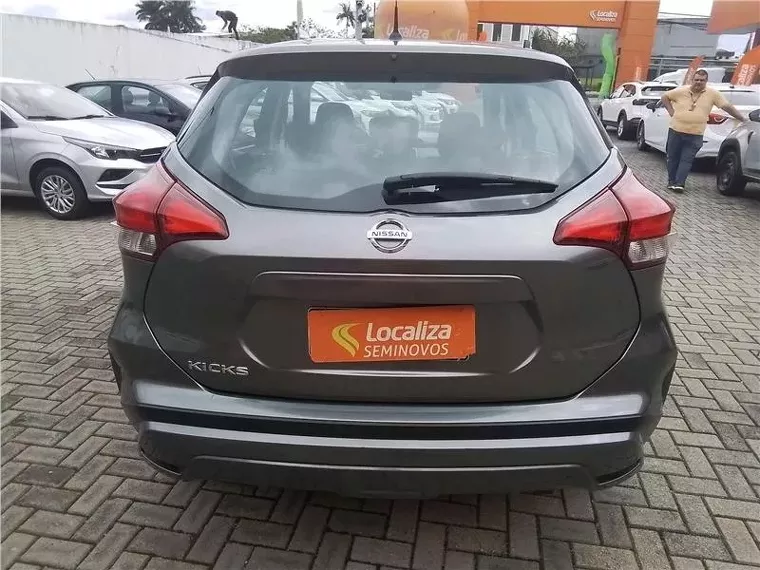 Nissan Kicks Cinza 8