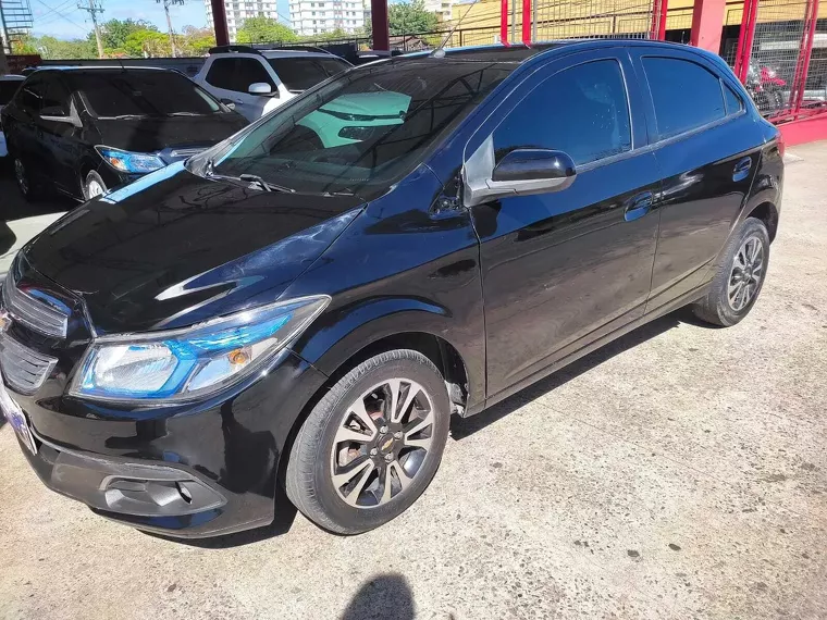 Chevrolet Onix Preto 8