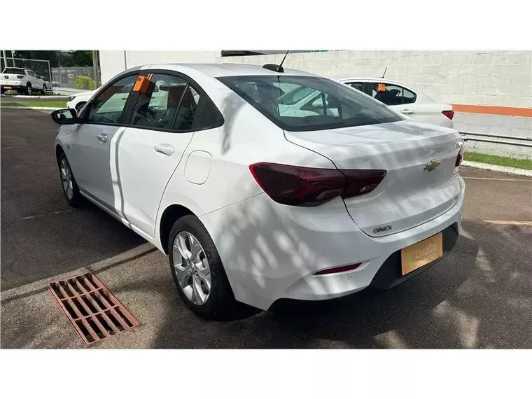 Chevrolet Onix Branco 6