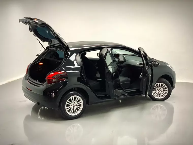 Peugeot 208 Preto 14