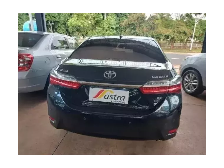 Toyota Corolla Preto 8