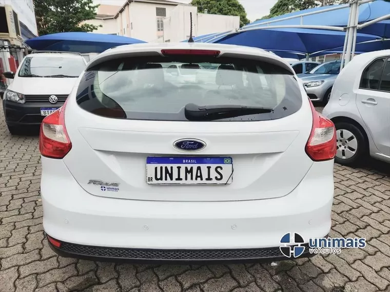 Ford Focus Branco 4