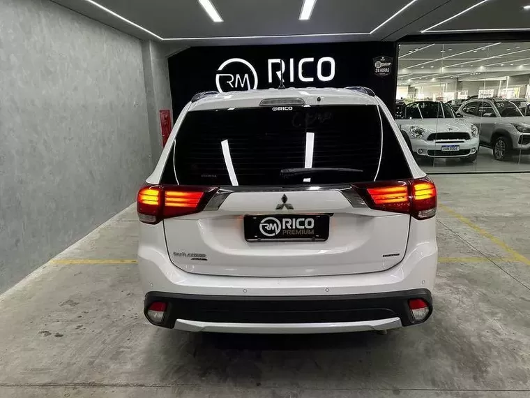 Mitsubishi Outlander Branco 2