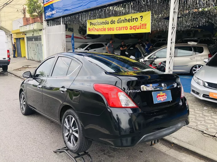 Nissan Versa Preto 12