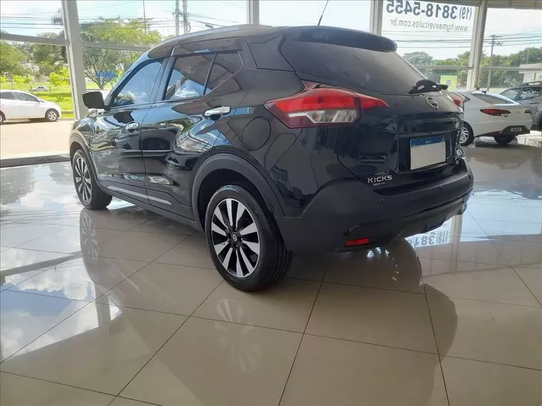 Nissan Kicks Preto 13