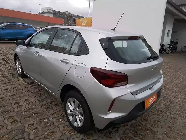 Chevrolet Onix Prata 9