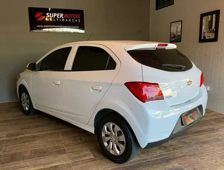 Chevrolet Onix Branco 4