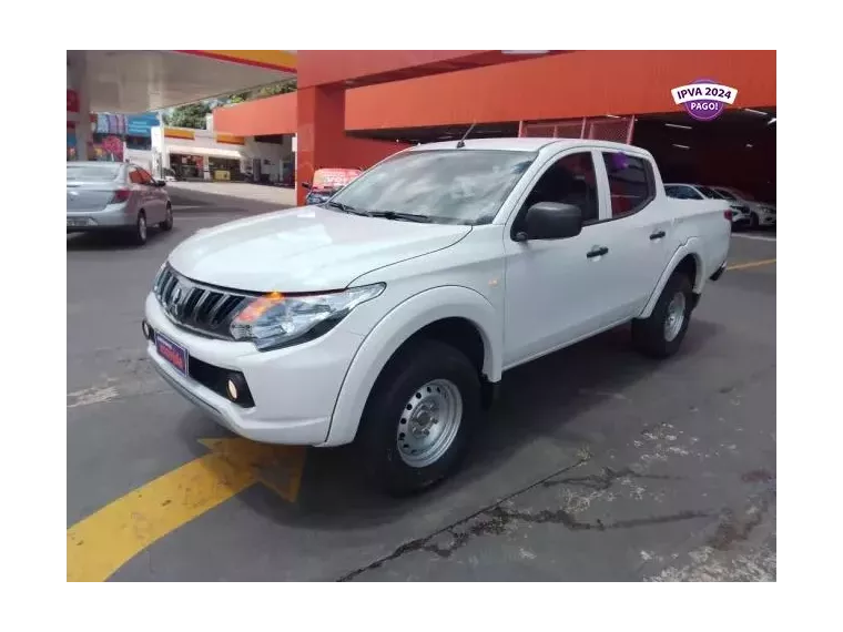 Mitsubishi L200 Branco 4